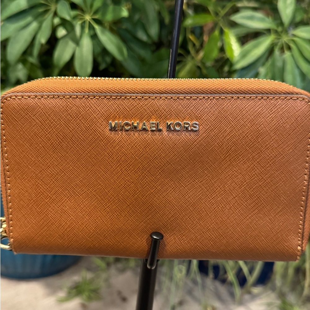 Michael Kors zippered wallet